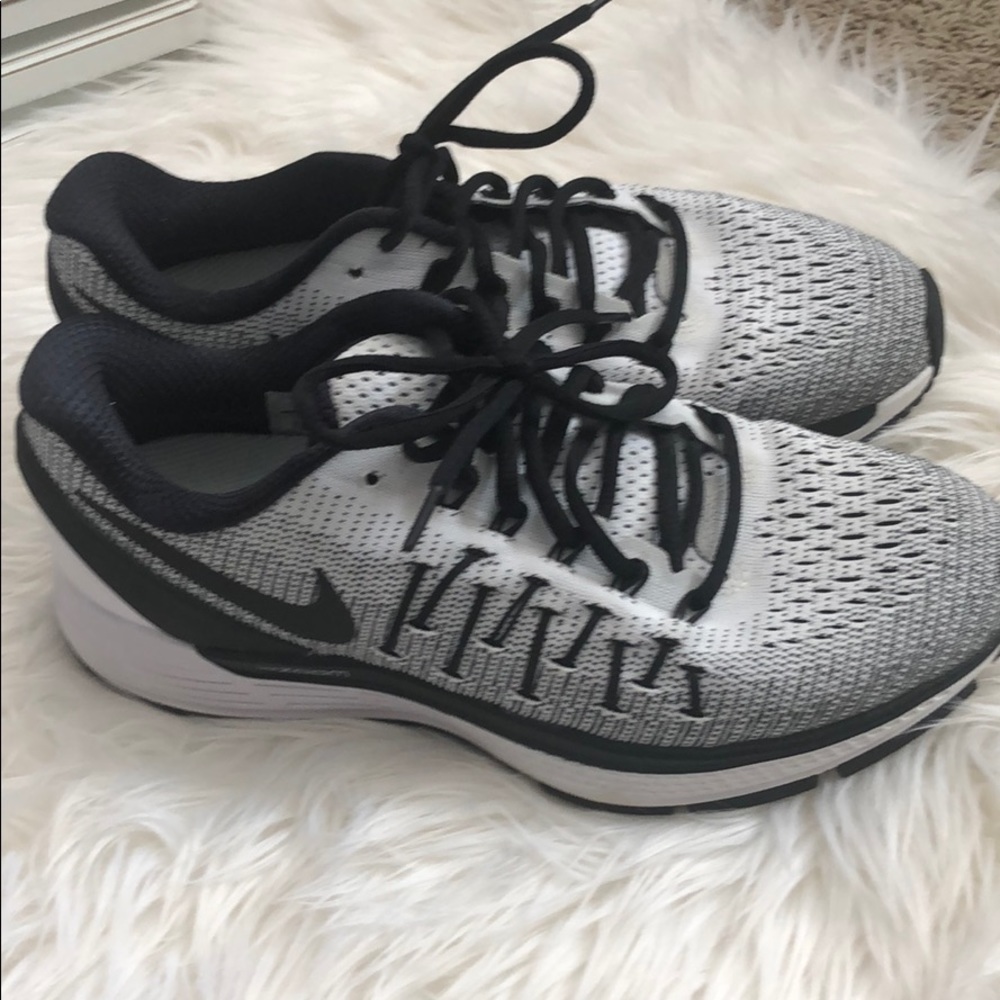 Size 8 women’s Nike shoes